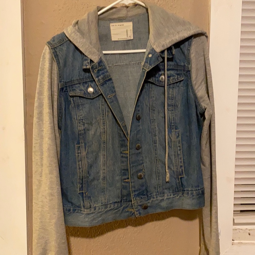 Jean jacket with sweatshirt sleeves and hood